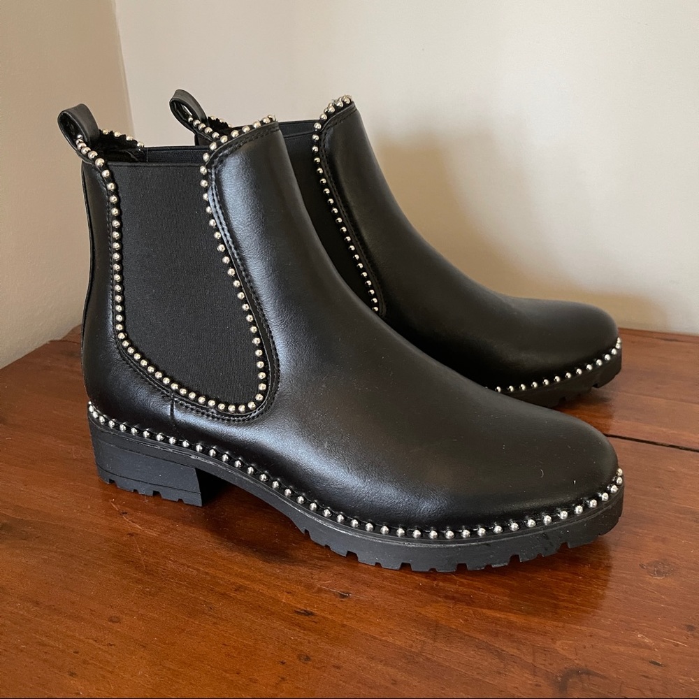 Nasty Gal In It to Pin It Chelsea Boot